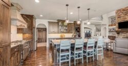 8070 NW Masters Lane, Parkville, MO 64152