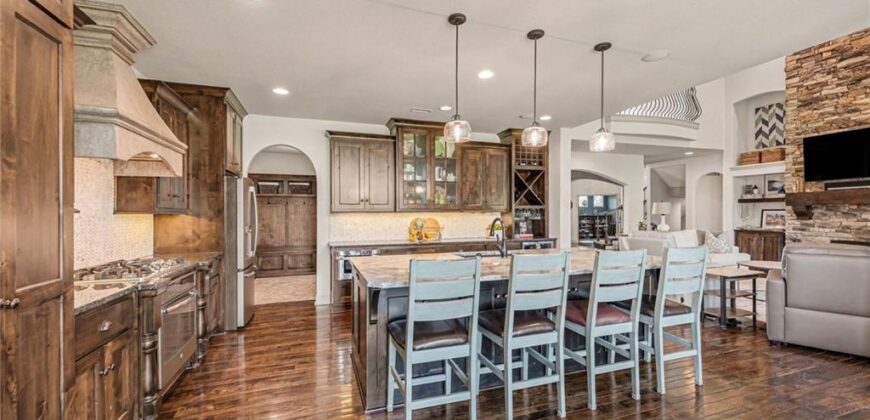 8070 NW Masters Lane, Parkville, MO 64152