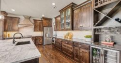 8070 NW Masters Lane, Parkville, MO 64152