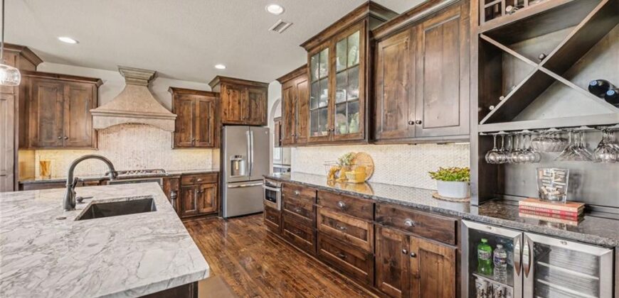 8070 NW Masters Lane, Parkville, MO 64152