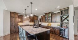 8070 NW Masters Lane, Parkville, MO 64152