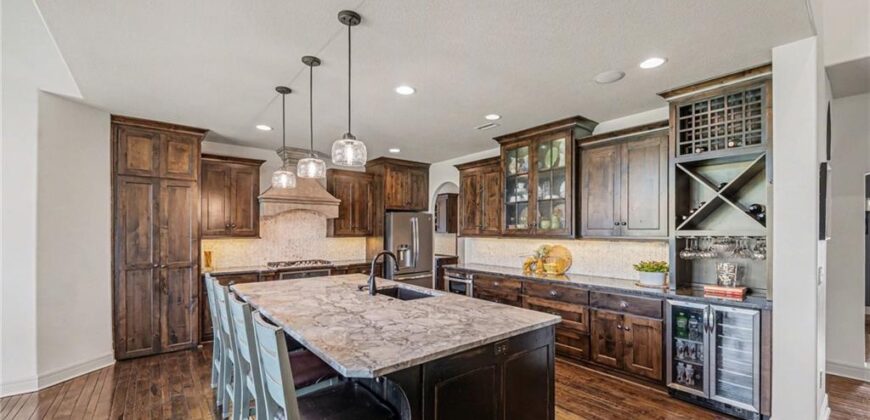 8070 NW Masters Lane, Parkville, MO 64152