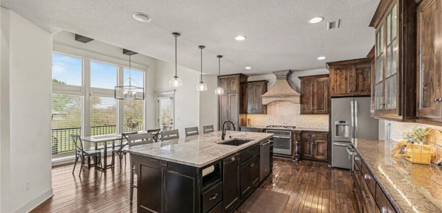 8070 NW Masters Lane, Parkville, MO 64152