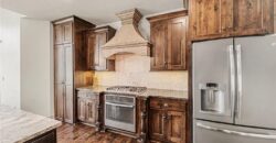 8070 NW Masters Lane, Parkville, MO 64152