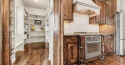 8070 NW Masters Lane, Parkville, MO 64152