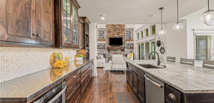 8070 NW Masters Lane, Parkville, MO 64152