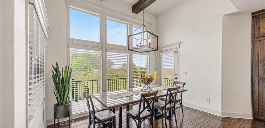 8070 NW Masters Lane, Parkville, MO 64152