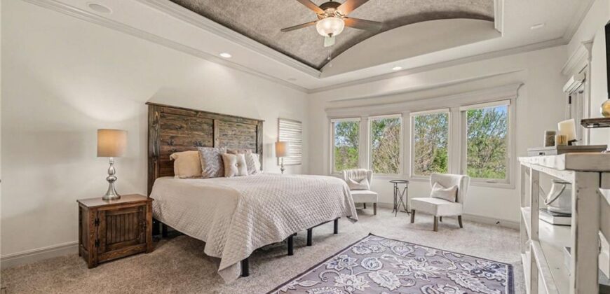 8070 NW Masters Lane, Parkville, MO 64152