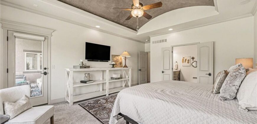 8070 NW Masters Lane, Parkville, MO 64152