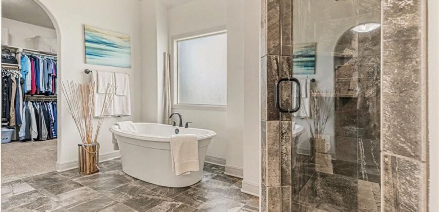 8070 NW Masters Lane, Parkville, MO 64152