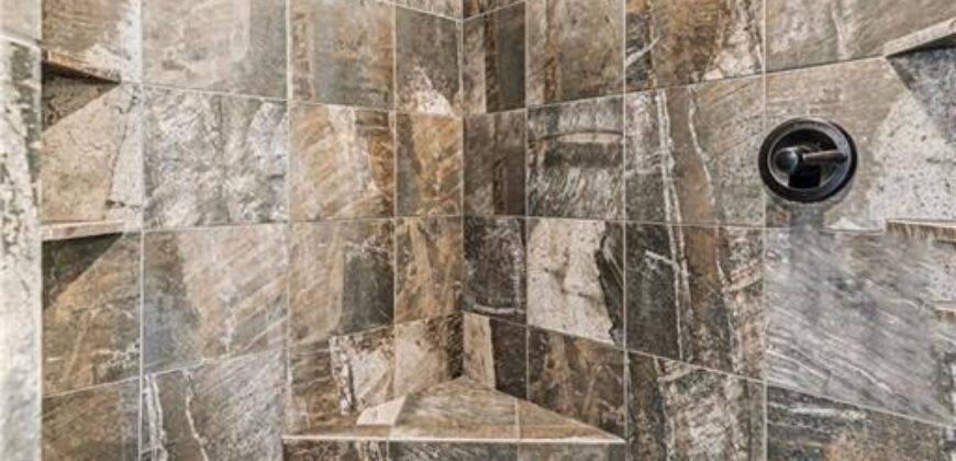 8070 NW Masters Lane, Parkville, MO 64152