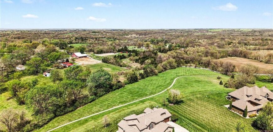 8070 NW Masters Lane, Parkville, MO 64152