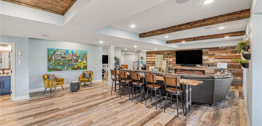 8070 NW Masters Lane, Parkville, MO 64152