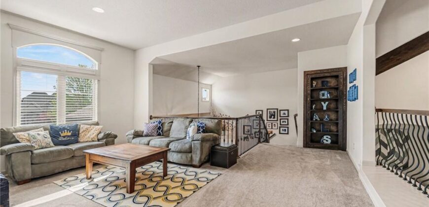 8070 NW Masters Lane, Parkville, MO 64152