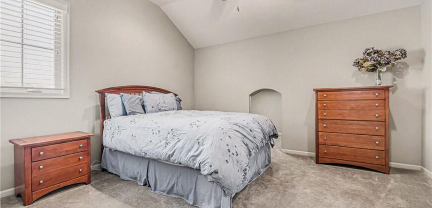 8070 NW Masters Lane, Parkville, MO 64152