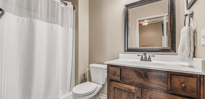 8070 NW Masters Lane, Parkville, MO 64152