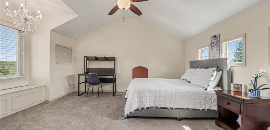 8070 NW Masters Lane, Parkville, MO 64152