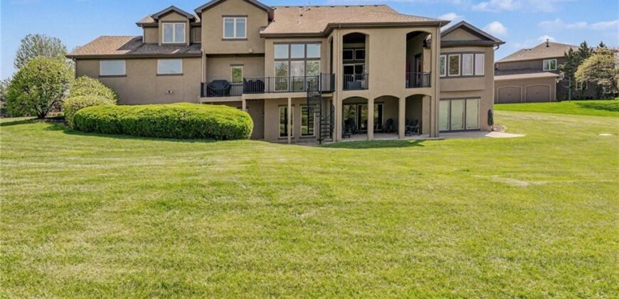 8070 NW Masters Lane, Parkville, MO 64152