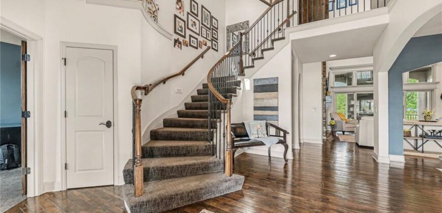 8070 NW Masters Lane, Parkville, MO 64152