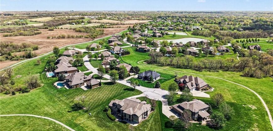 8070 NW Masters Lane, Parkville, MO 64152