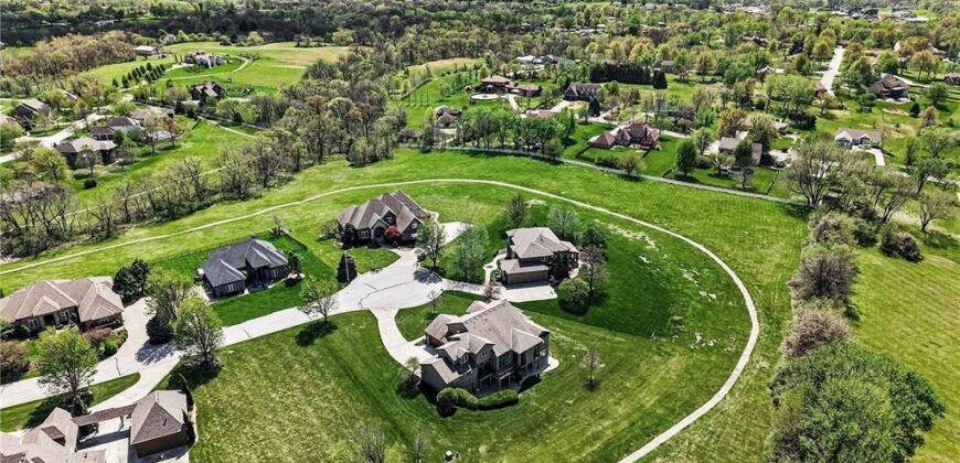8070 NW Masters Lane, Parkville, MO 64152