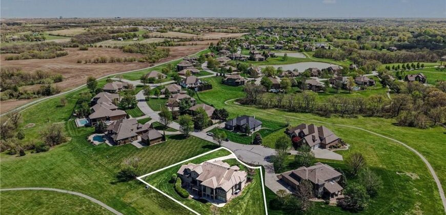 8070 NW Masters Lane, Parkville, MO 64152