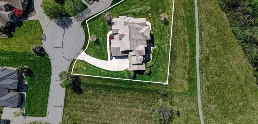 8070 NW Masters Lane, Parkville, MO 64152