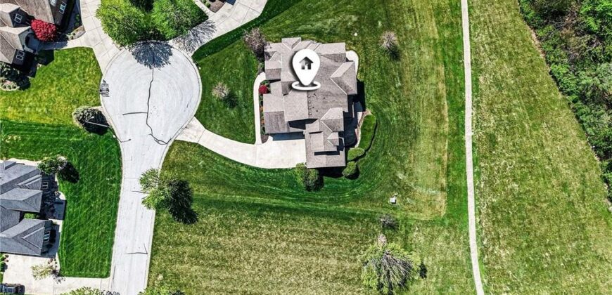 8070 NW Masters Lane, Parkville, MO 64152