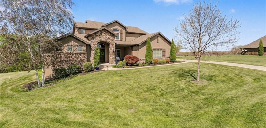 8070 NW Masters Lane, Parkville, MO 64152