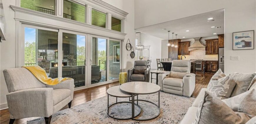 8070 NW Masters Lane, Parkville, MO 64152