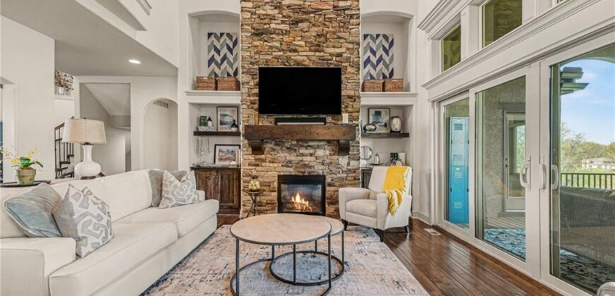 8070 NW Masters Lane, Parkville, MO 64152