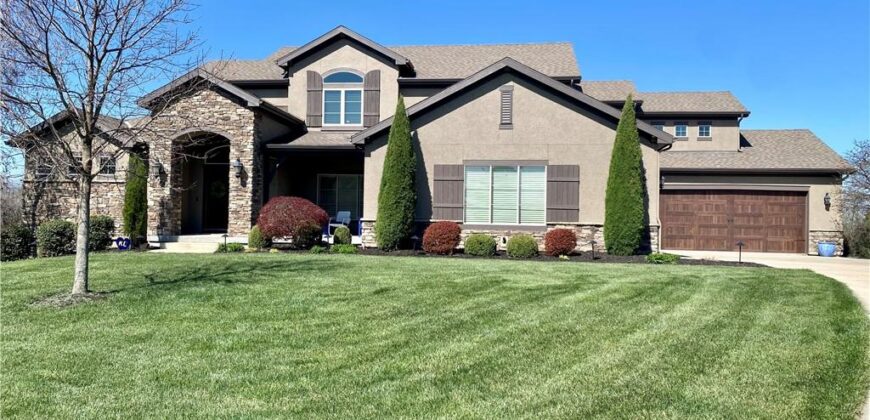 8070 NW Masters Lane, Parkville, MO 64152