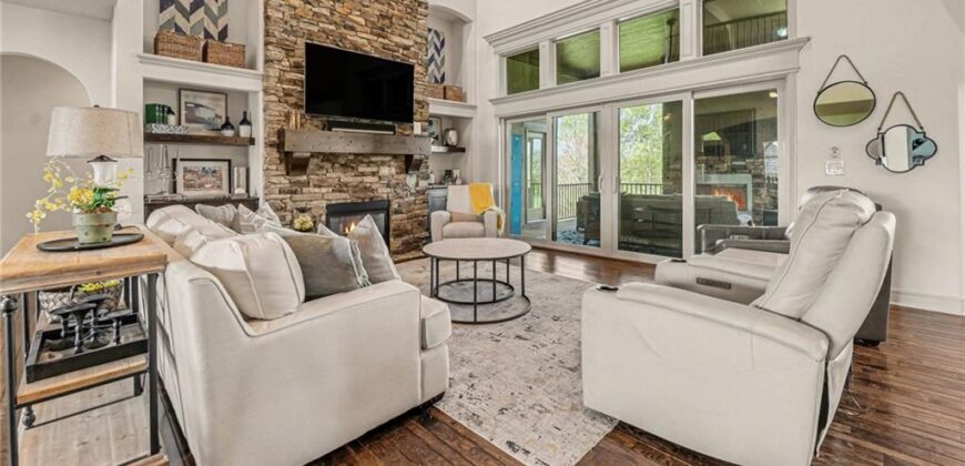 8070 NW Masters Lane, Parkville, MO 64152