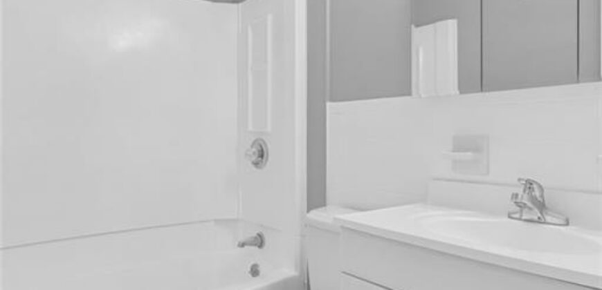 7004 N Baltimore Avenue, Gladstone, MO 64118