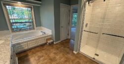 551 NW North Shore Drive, Lake Waukomis, MO 64151