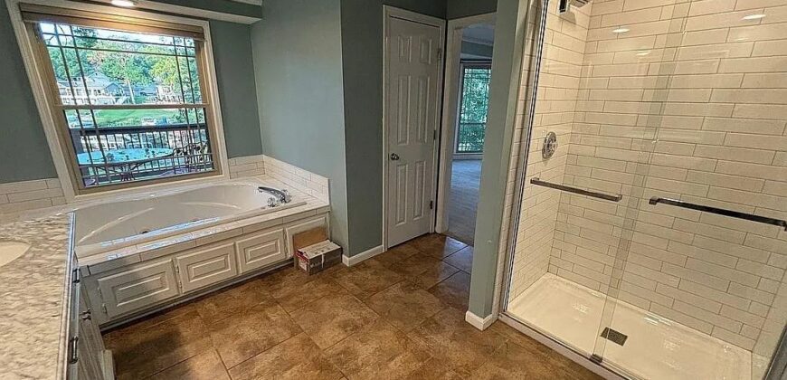 551 NW North Shore Drive, Lake Waukomis, MO 64151