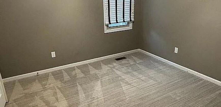 551 NW North Shore Drive, Lake Waukomis, MO 64151