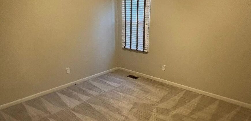 551 NW North Shore Drive, Lake Waukomis, MO 64151