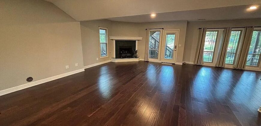 551 NW North Shore Drive, Lake Waukomis, MO 64151