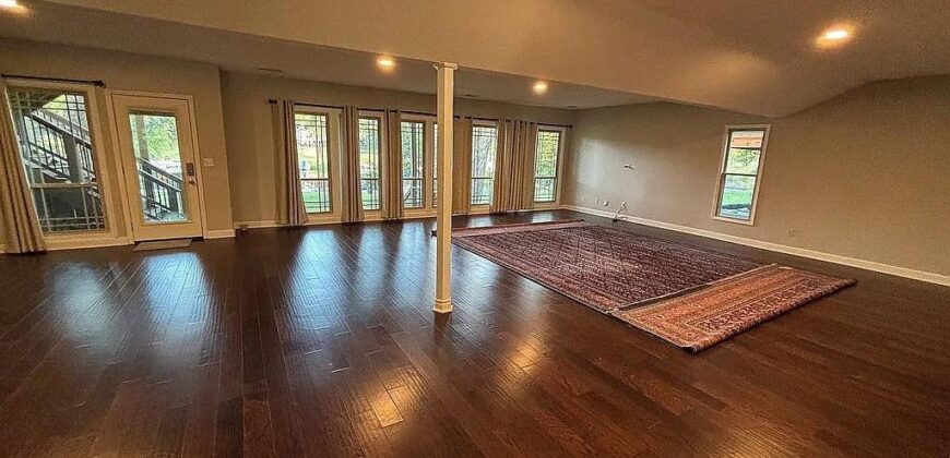 551 NW North Shore Drive, Lake Waukomis, MO 64151