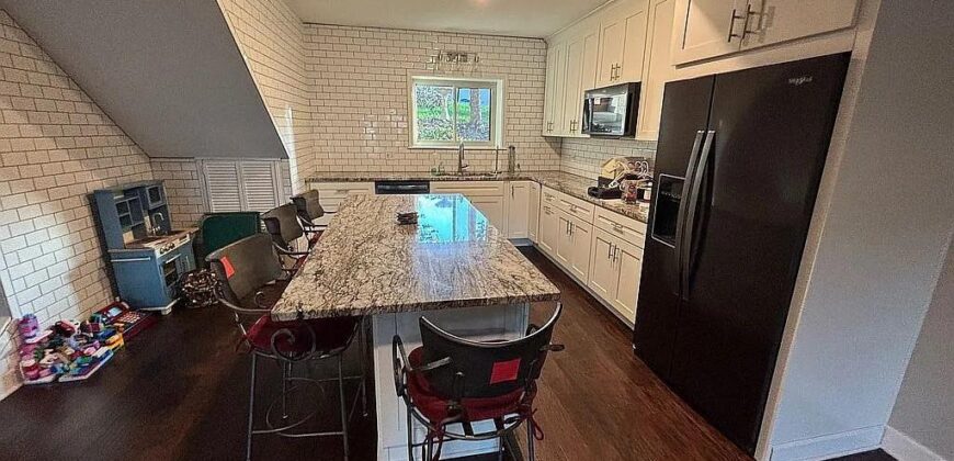 551 NW North Shore Drive, Lake Waukomis, MO 64151