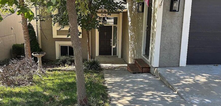 551 NW North Shore Drive, Lake Waukomis, MO 64151