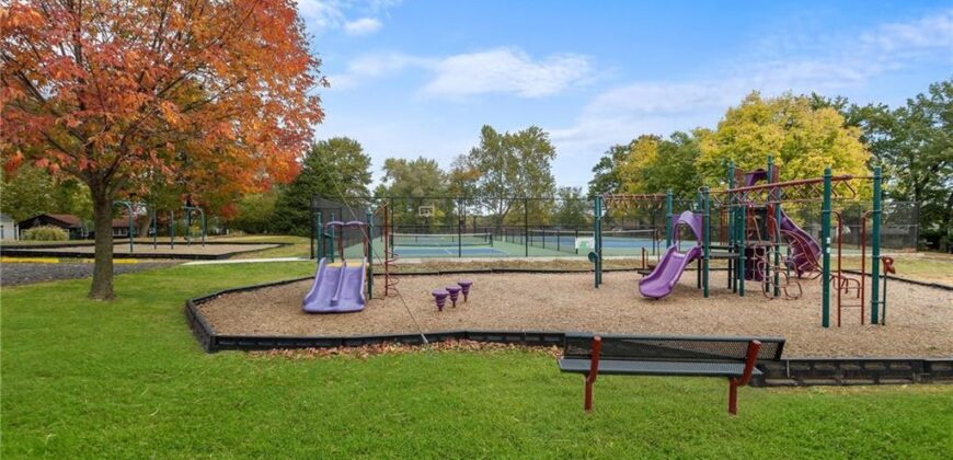 551 NW North Shore Drive, Lake Waukomis, MO 64151