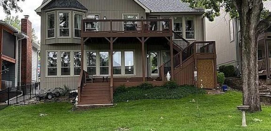 551 NW North Shore Drive, Lake Waukomis, MO 64151