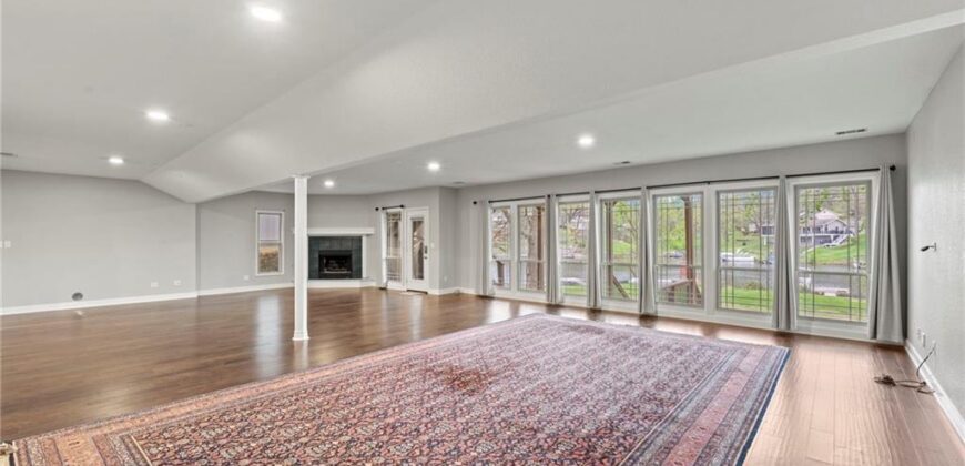 551 NW North Shore Drive, Lake Waukomis, MO 64151