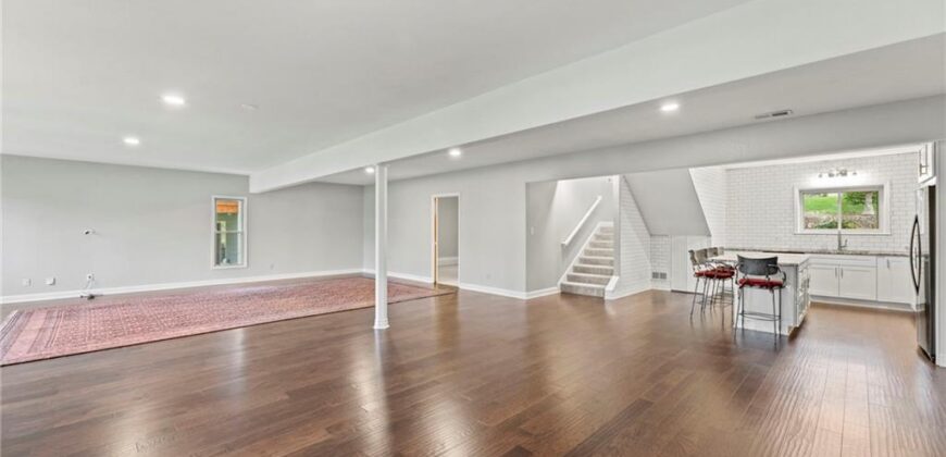 551 NW North Shore Drive, Lake Waukomis, MO 64151