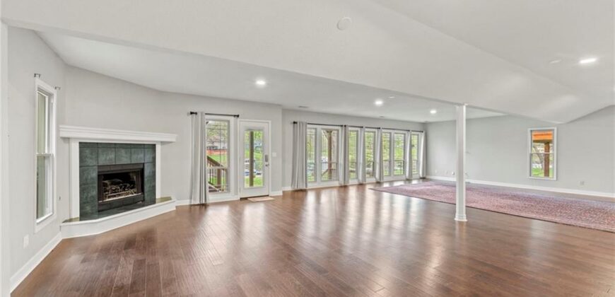 551 NW North Shore Drive, Lake Waukomis, MO 64151