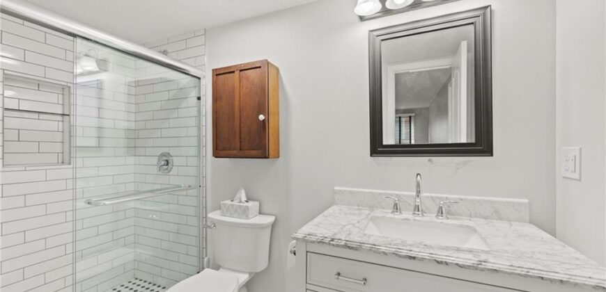 551 NW North Shore Drive, Lake Waukomis, MO 64151