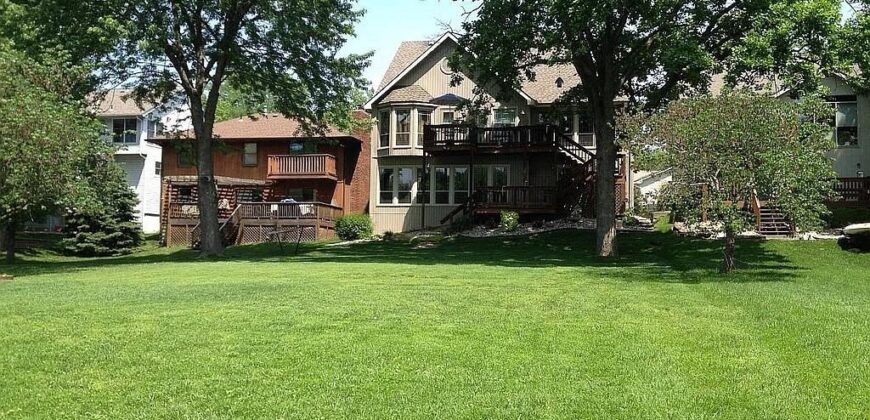551 NW North Shore Drive, Lake Waukomis, MO 64151