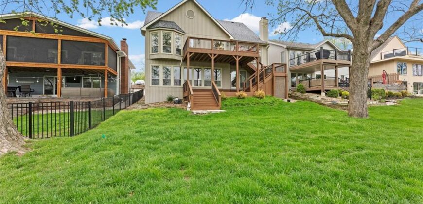 551 NW North Shore Drive, Lake Waukomis, MO 64151